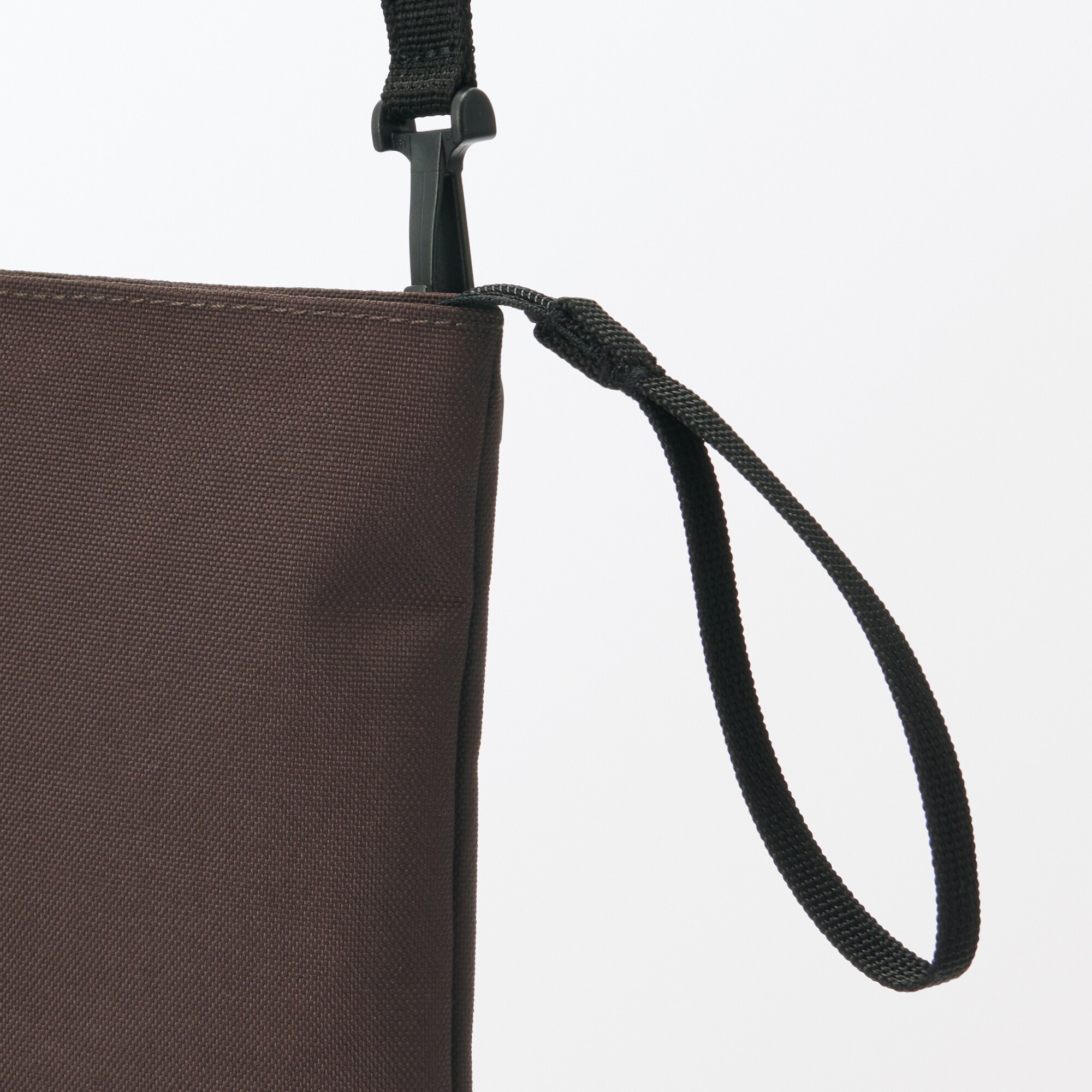 ポーチとしても使える　撥水ミニサコッシュ