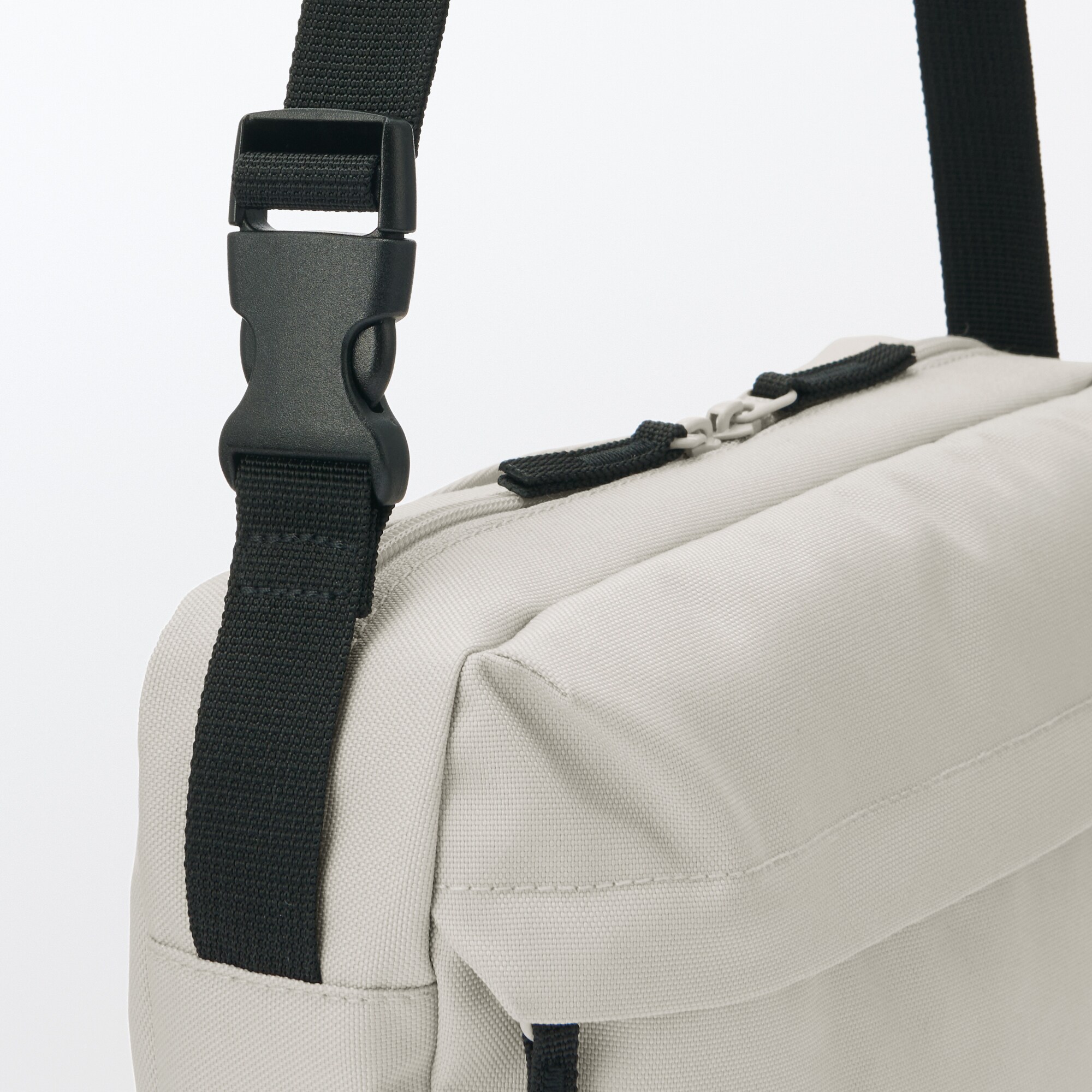 ウエストポーチにもなる　撥水ショルダーバッグ