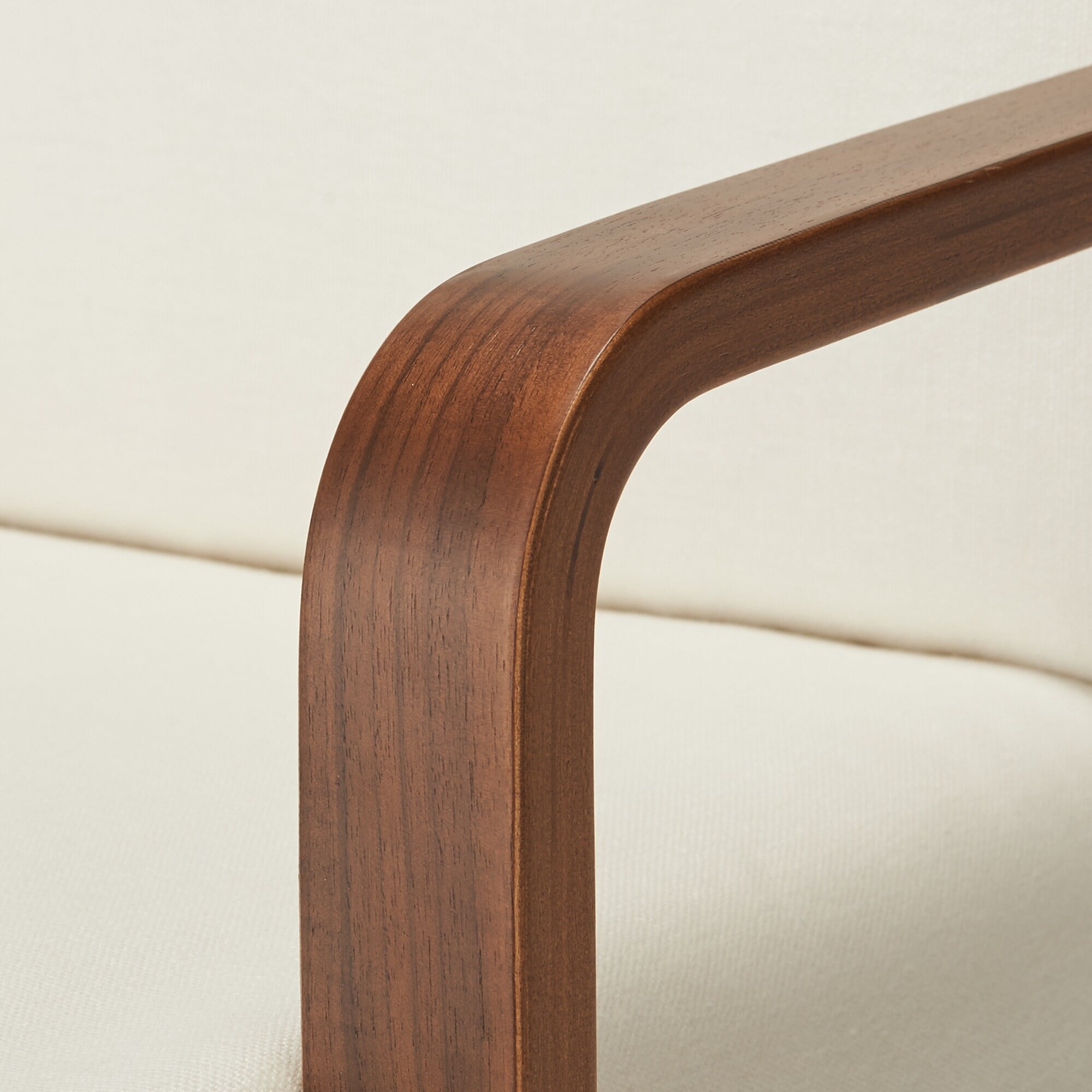 リビングでもダイニングでもつかえるソファチェア用アーム・ウォールナット材