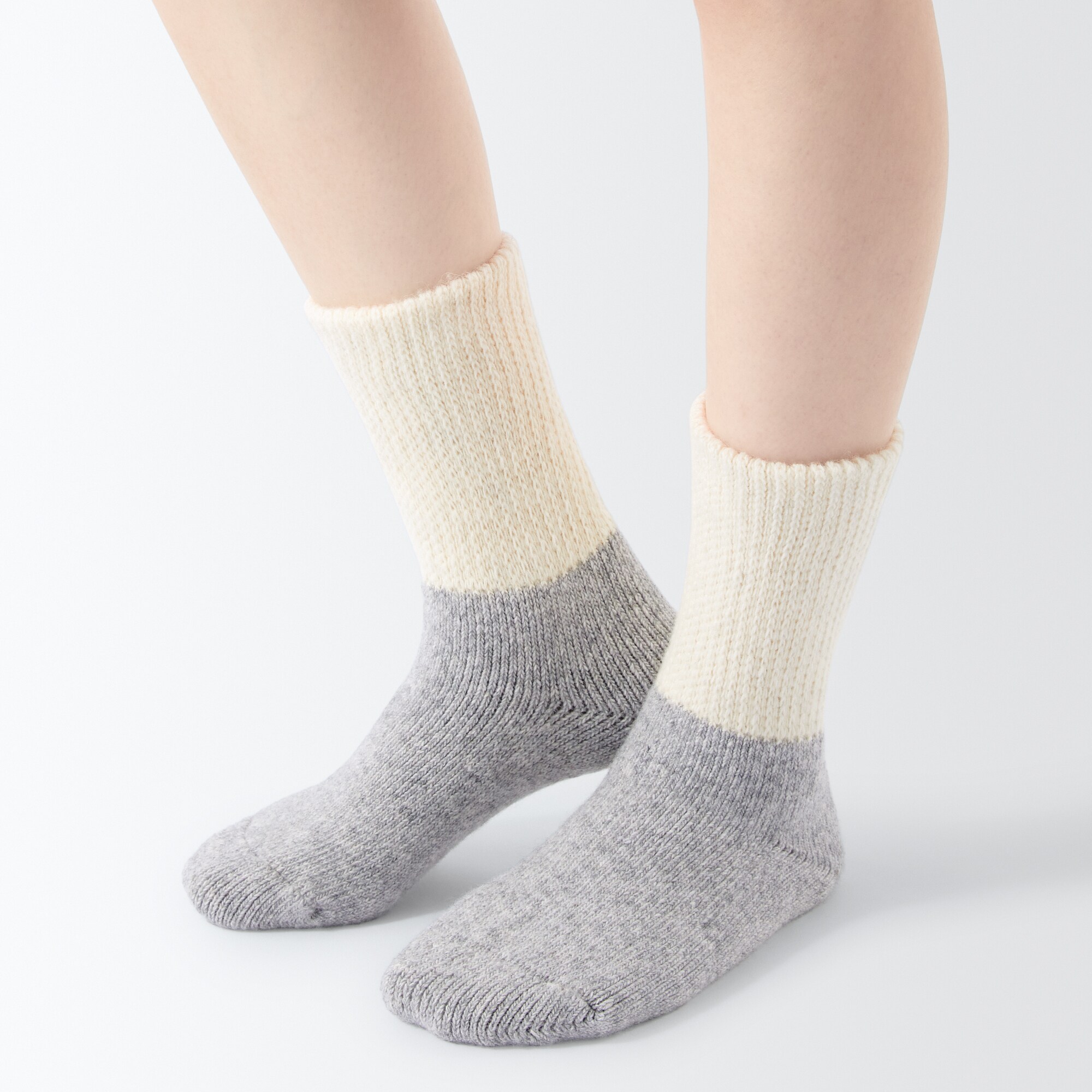 足なり直角　履き口やわらか　ヤク混　ルームソックス