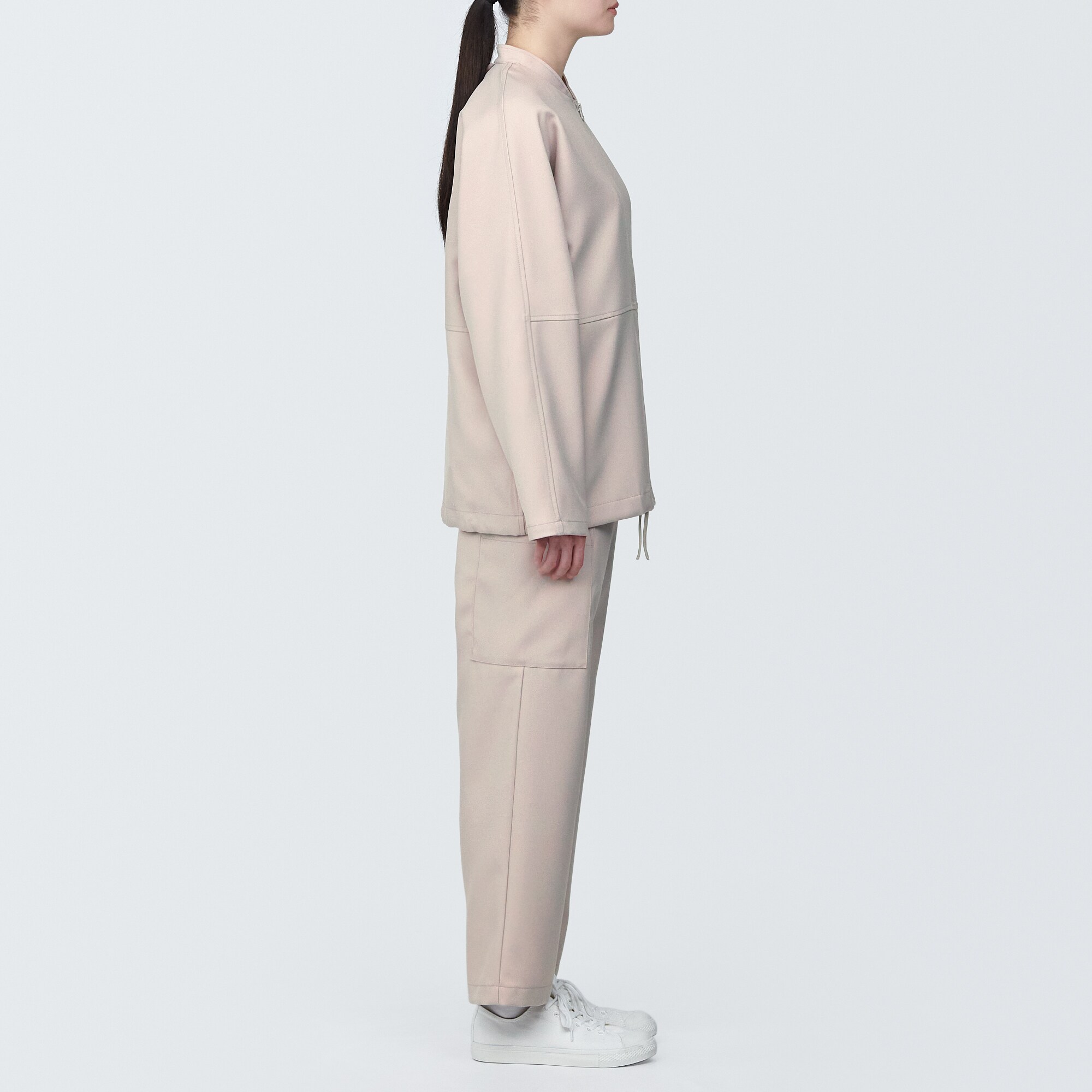 汚れが落ちやすいカーゴパンツ