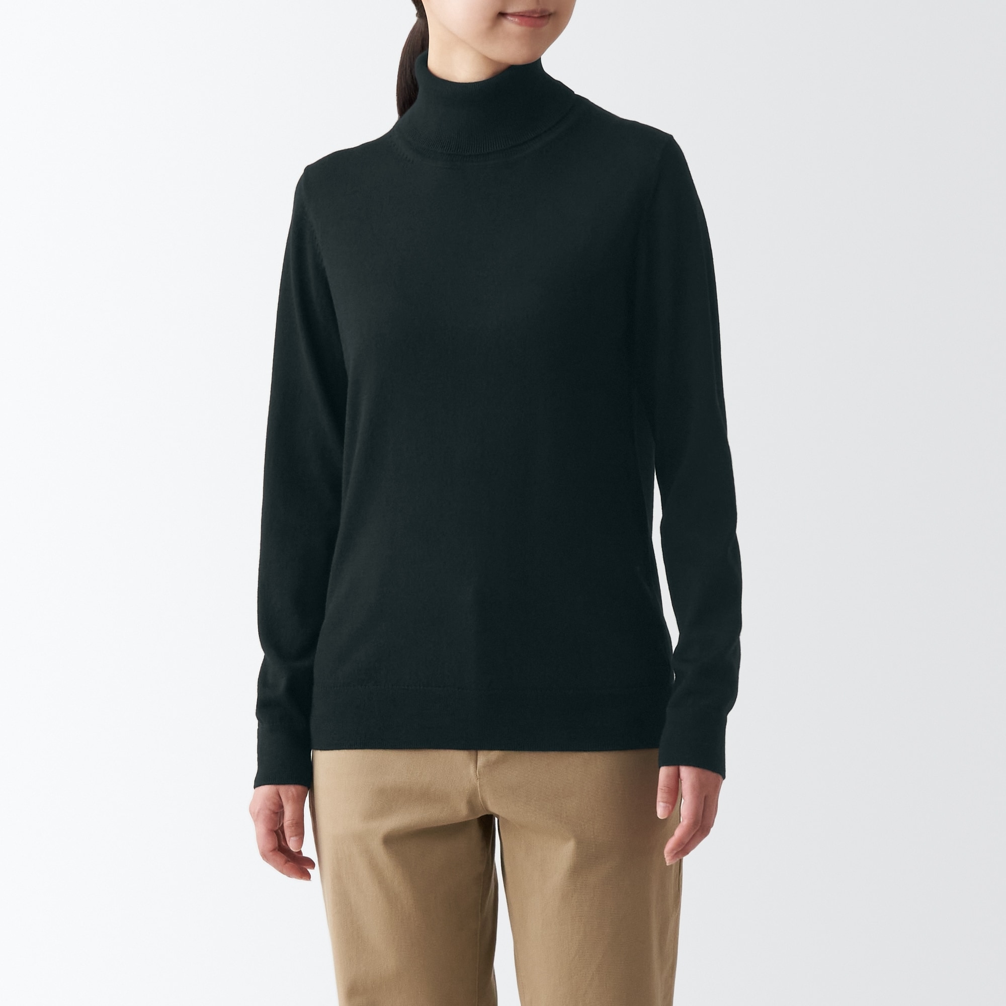 首のチクチクを抑えたタートルネック洗えるセーター