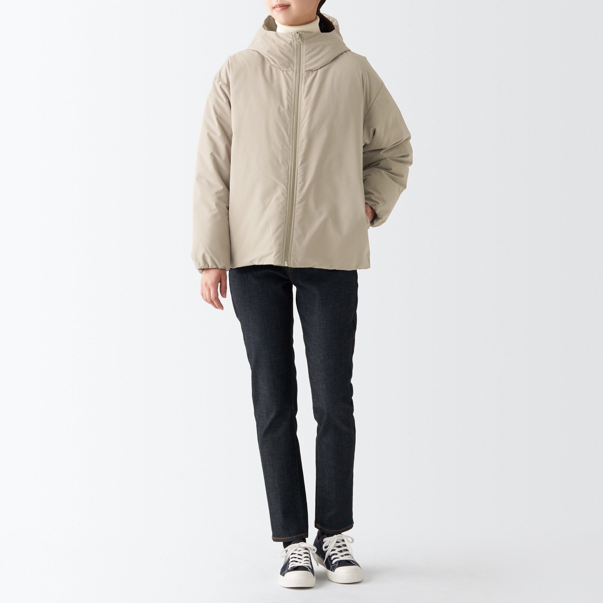 再生ポリエステル水を弾くダウンジャケット