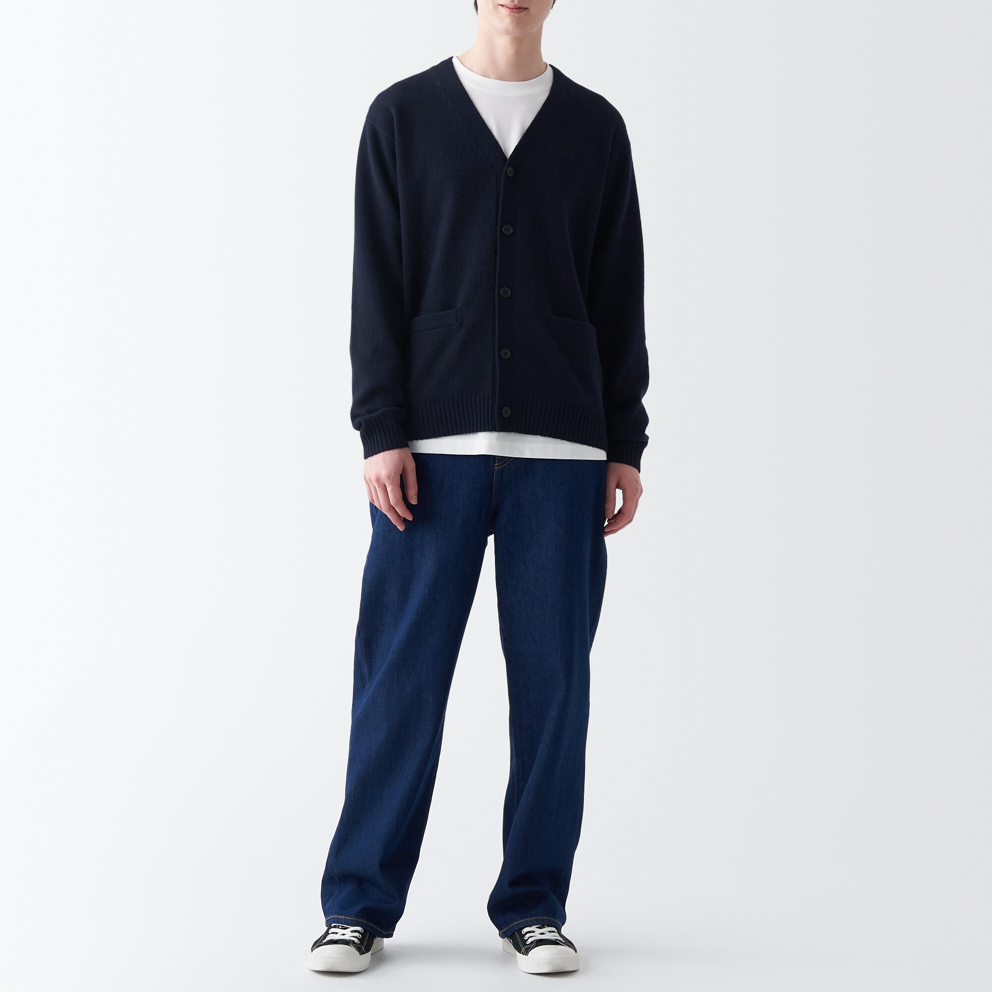 洗えるウールミドルゲージＶネックカーディガン