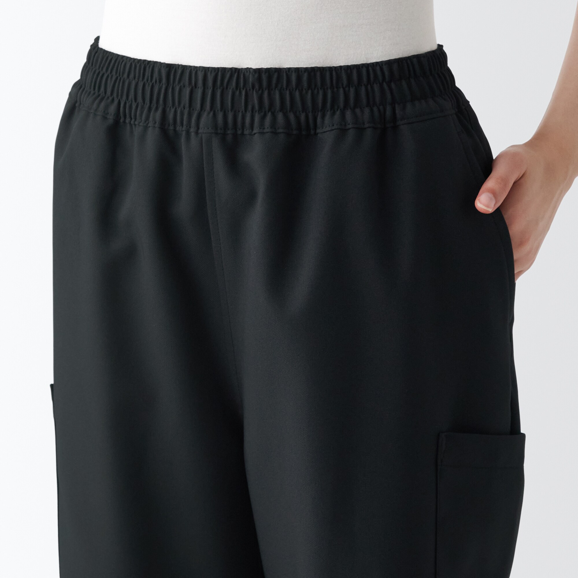 汚れが落ちやすいカーゴパンツ