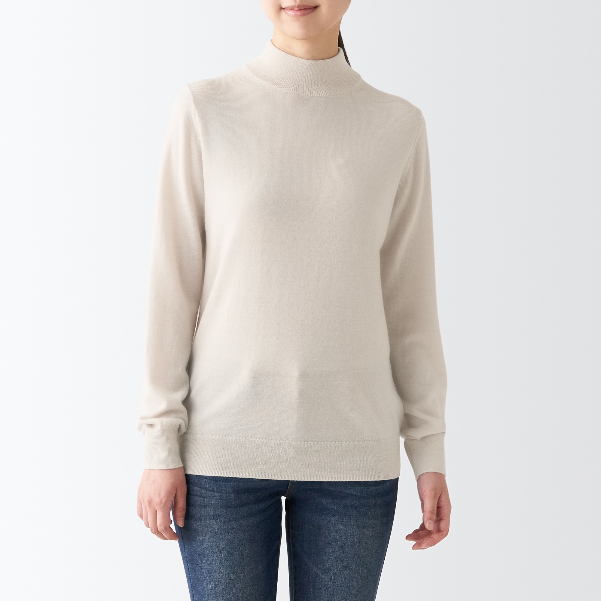 首のチクチクを抑えたハイネック洗えるセーター