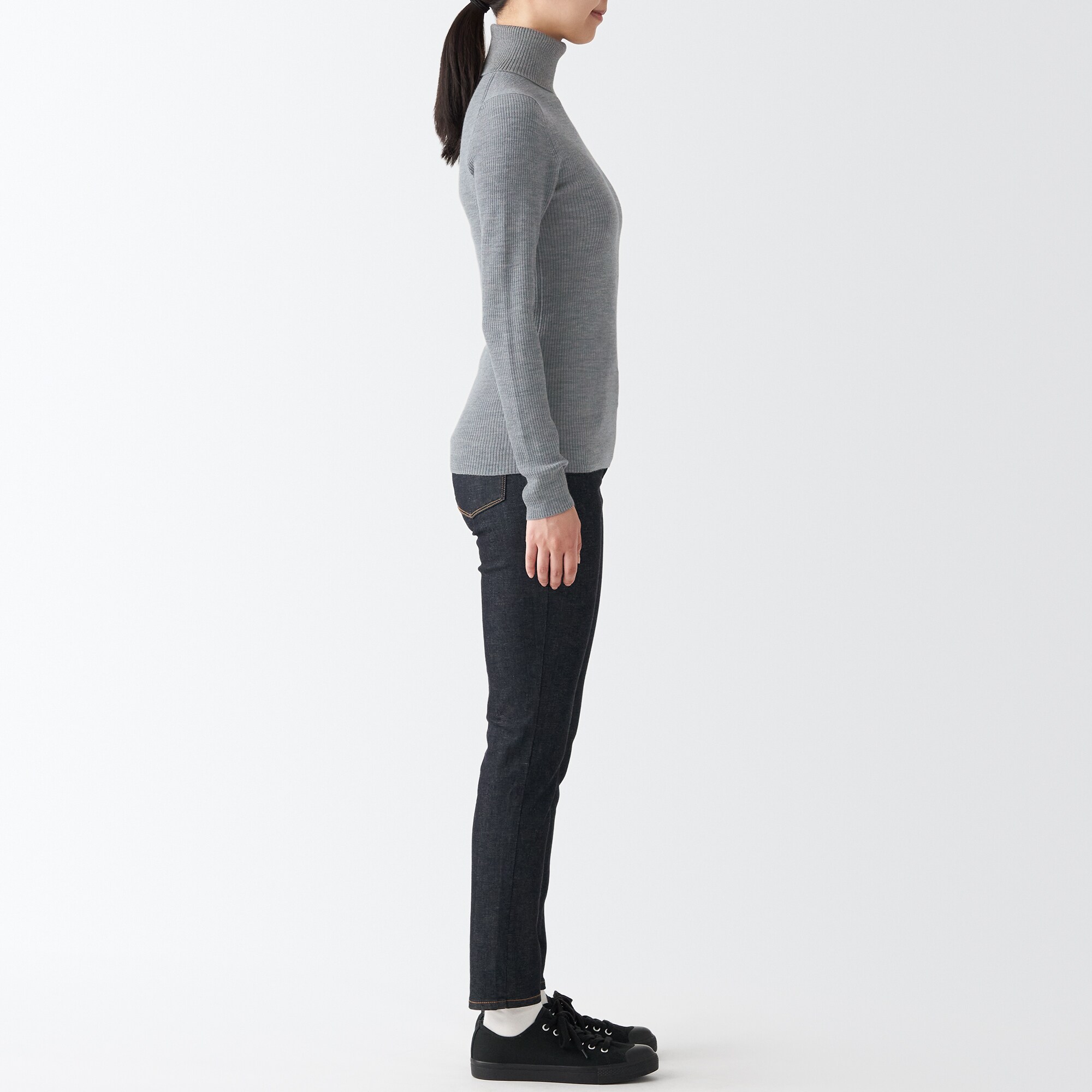 首のチクチクを抑えたリブタートルネック洗えるセーター