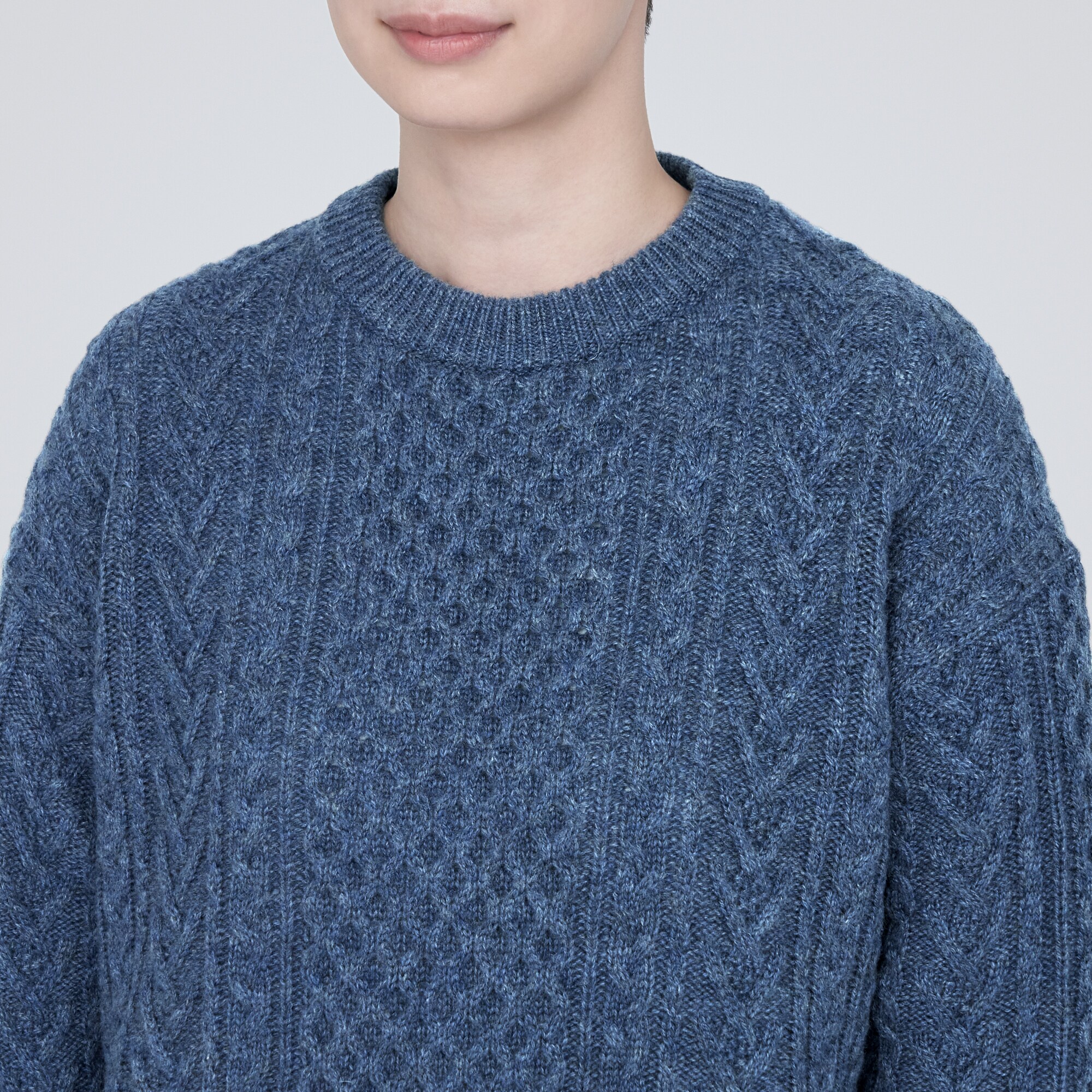 メリノウールケーブル柄クルーネックセーター