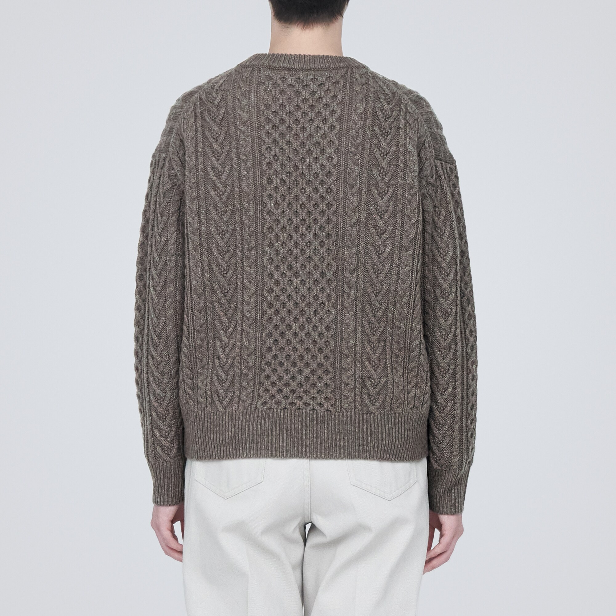 メリノウールケーブル柄クルーネックセーター