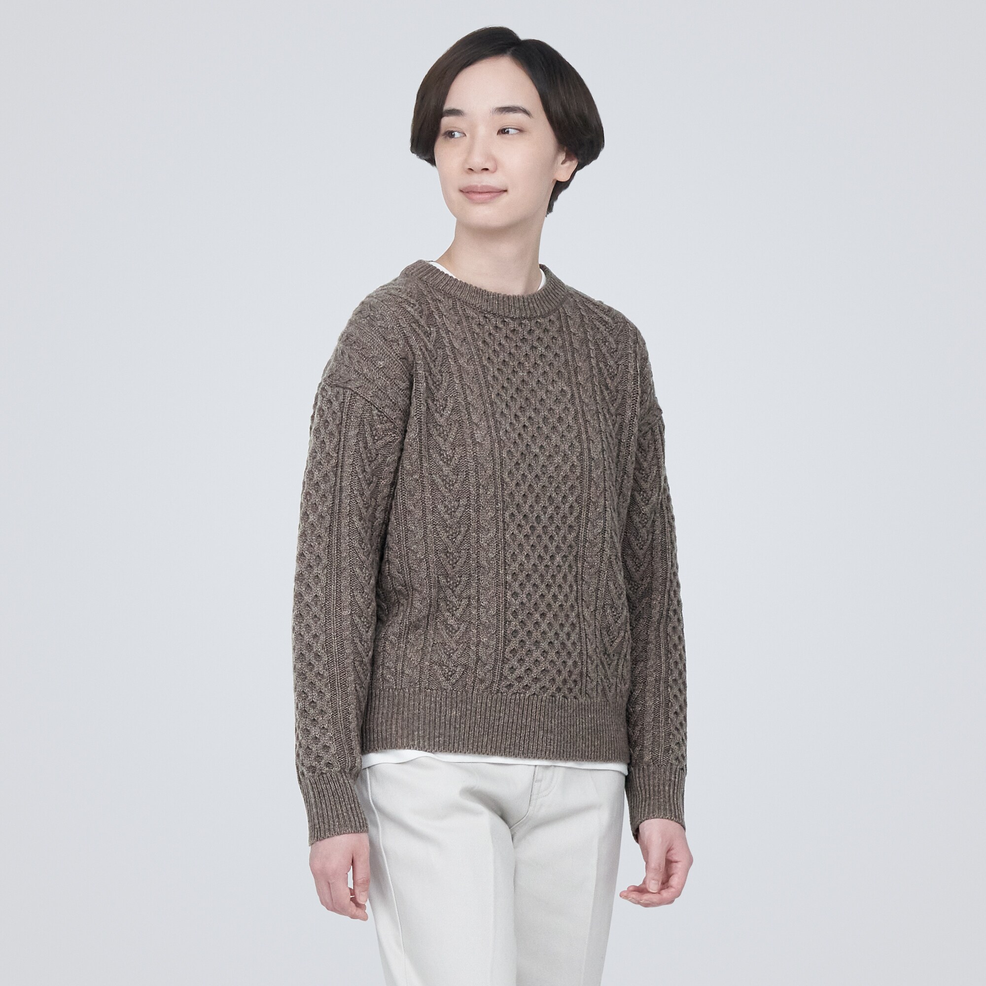 メリノウールケーブル柄クルーネックセーター