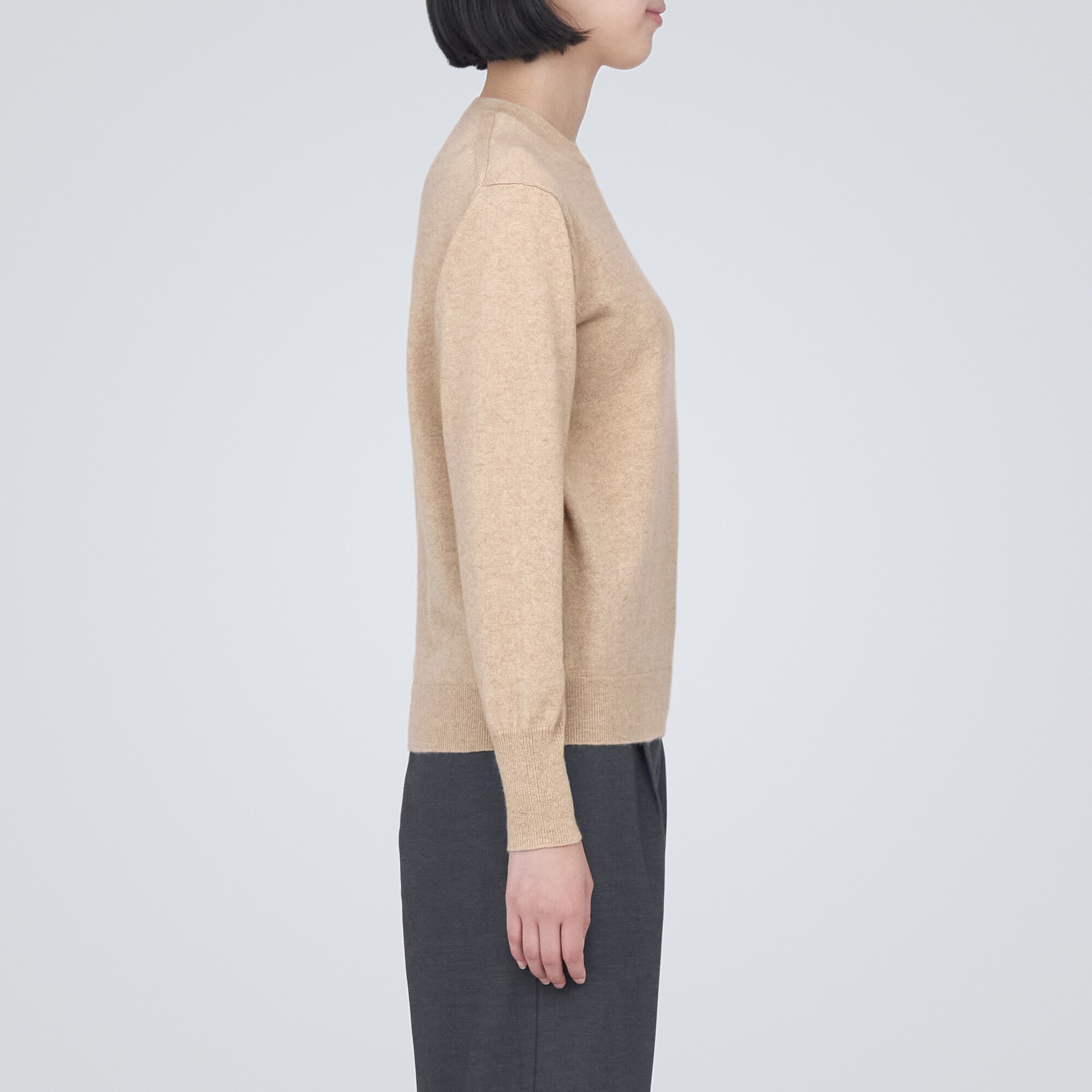 自然のまんまの色　カシミヤ　クルーネックセーター（数量限定）