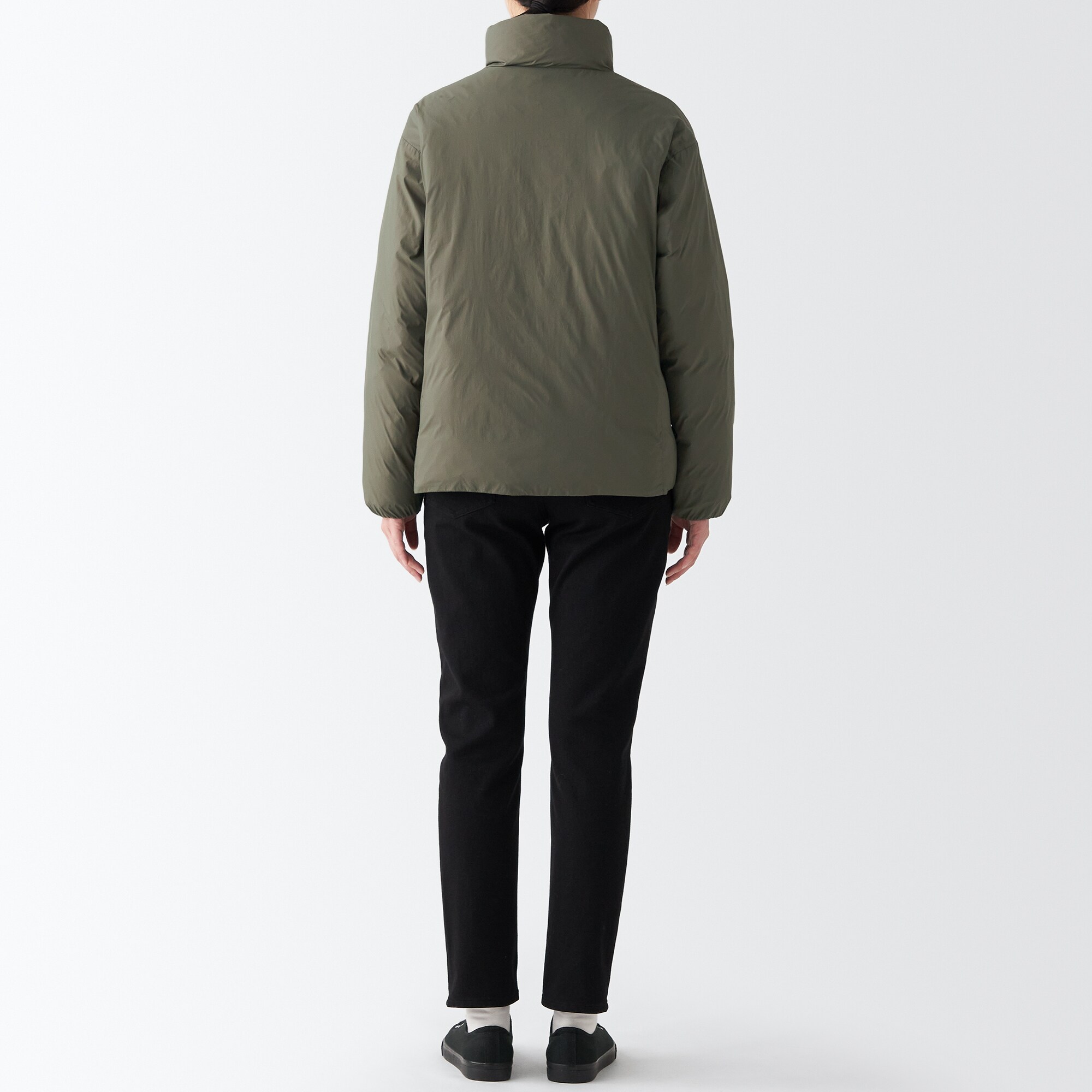 再生ナイロン軽量スタンドカラーダウンジャケット