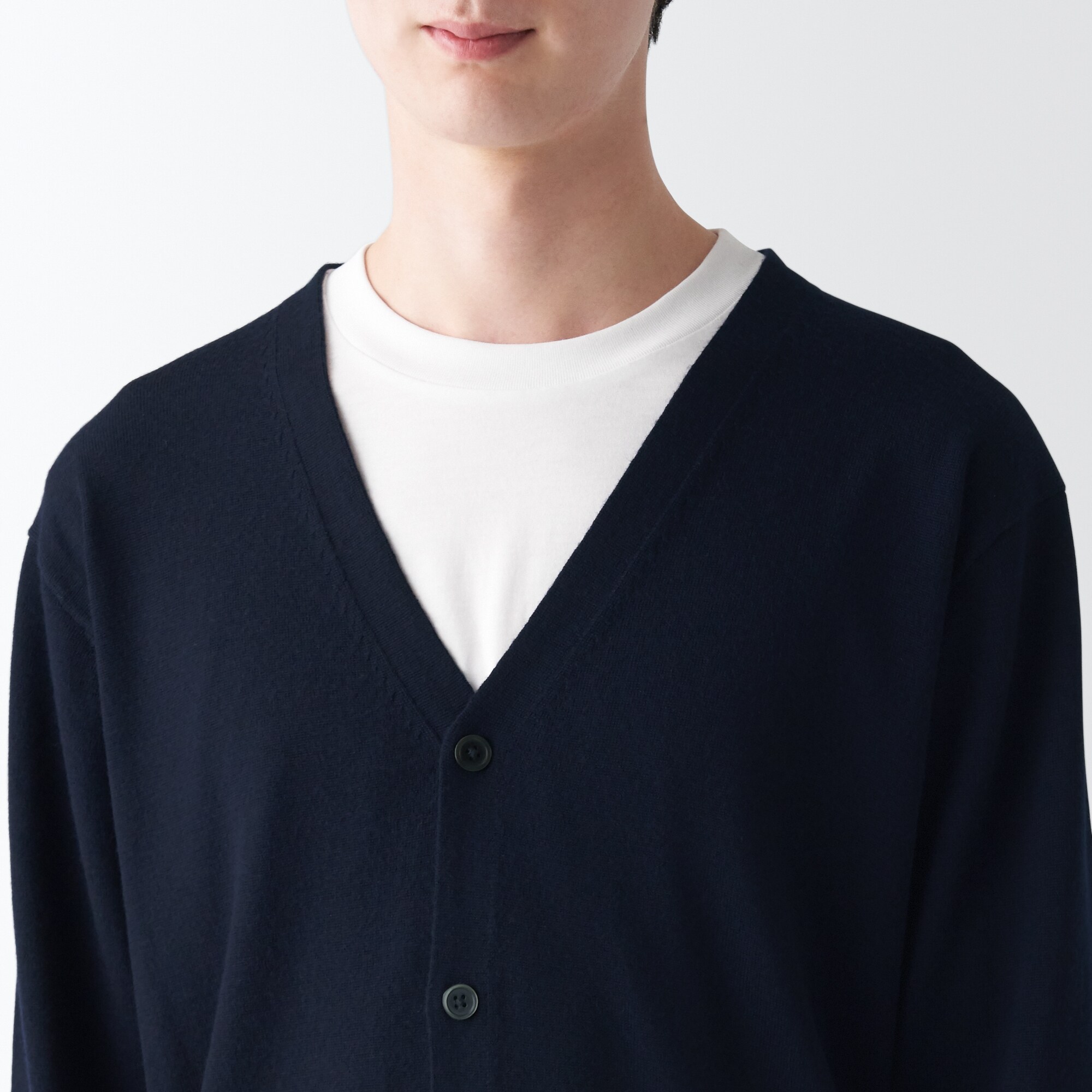 洗えるウールハイゲージＶネックカーディガン