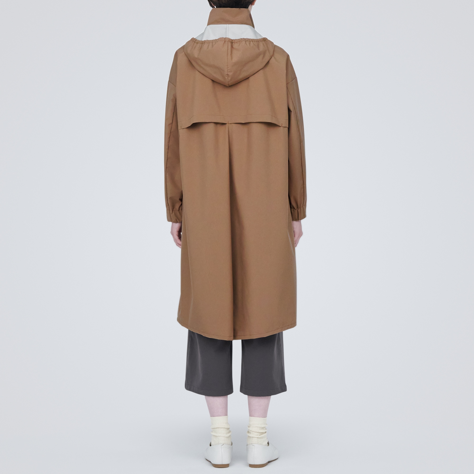 蒸れにくい　撥水フード付きロングコート