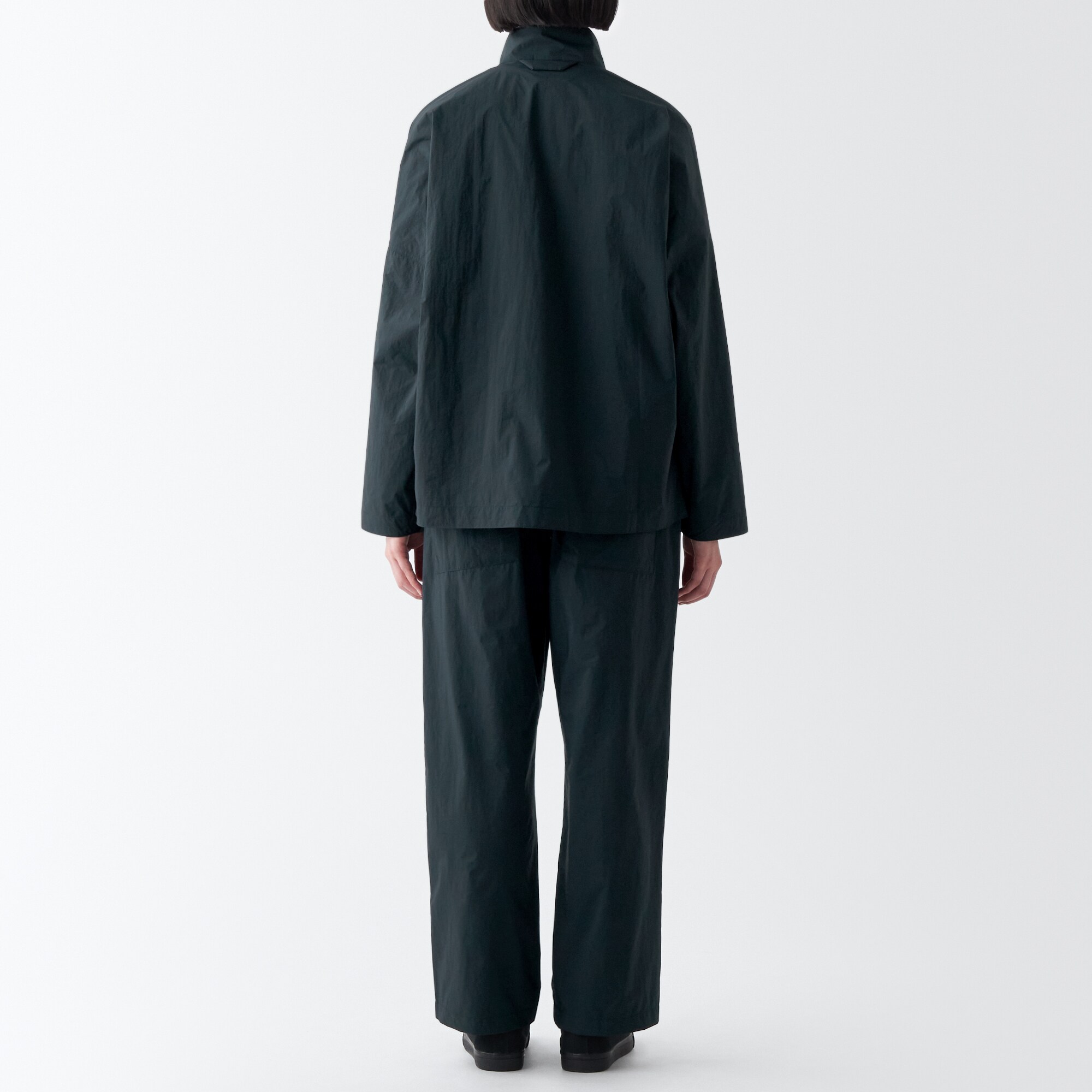 撥水防風パンツ