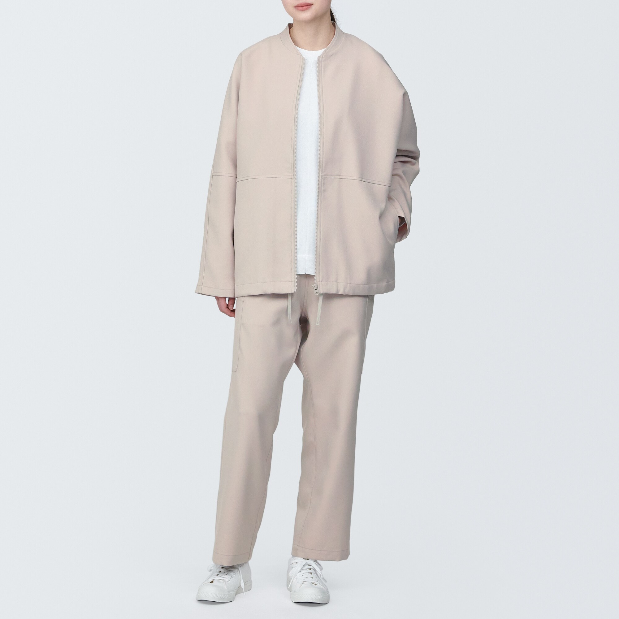 汚れが落ちやすいカーゴパンツ