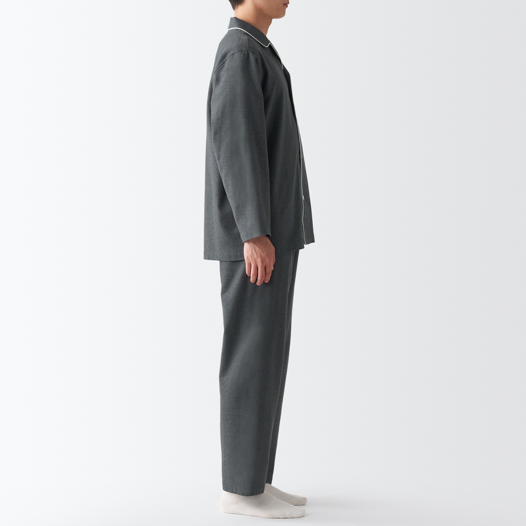 【両面起毛で温かい】脇に縫い目のない　フランネルパジャマ（旧仕様：丸襟タイプ・お尻ポケットなし）