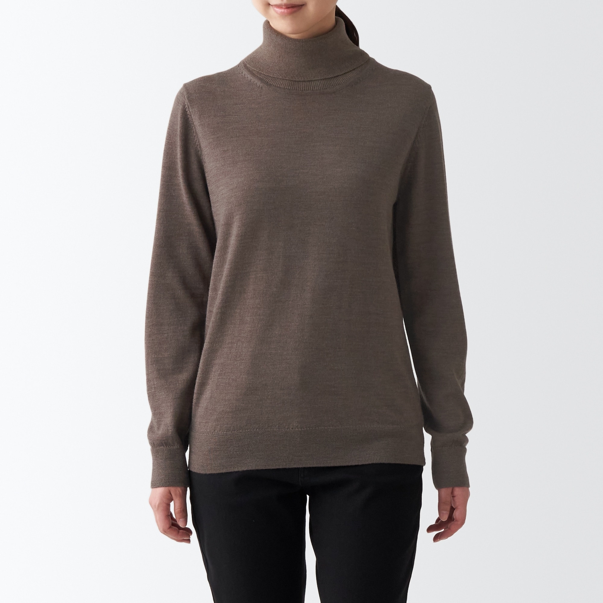 首のチクチクを抑えたタートルネック洗えるセーター