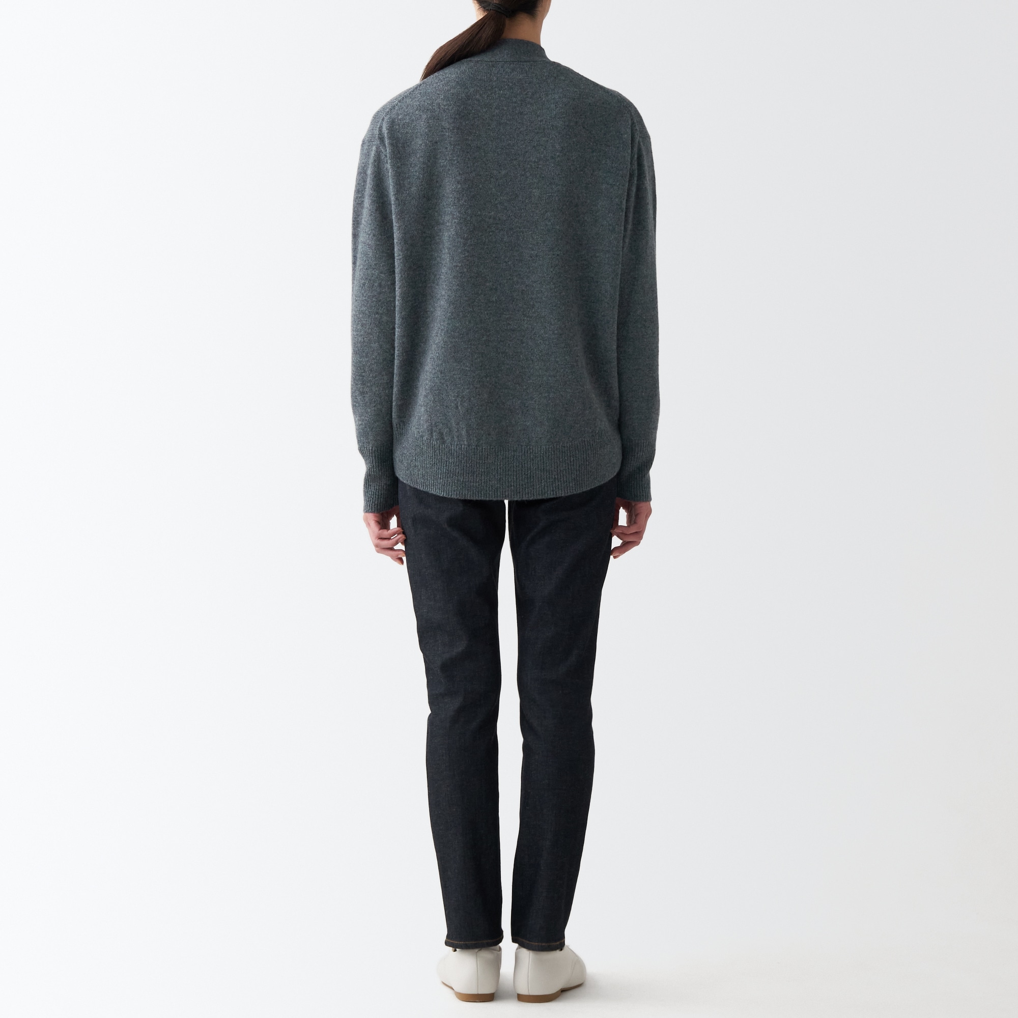 ウールミドルゲージＶネックカーディガン