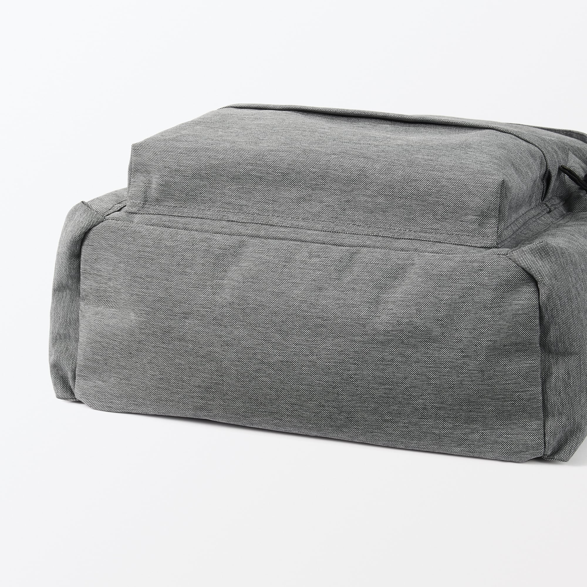 肩の負担を軽くする　撥水リュックサック