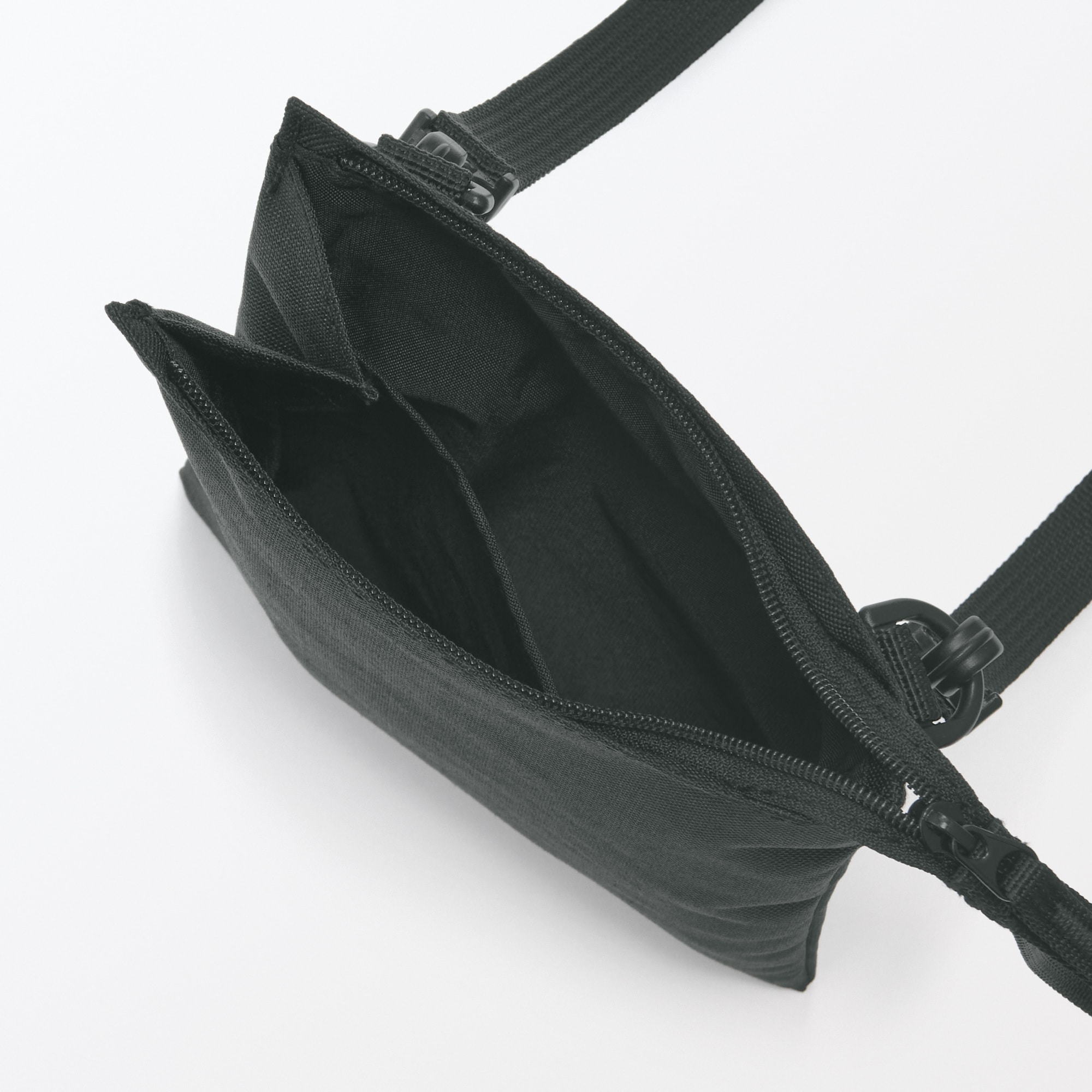 ポーチとしても使える　撥水ミニサコッシュ