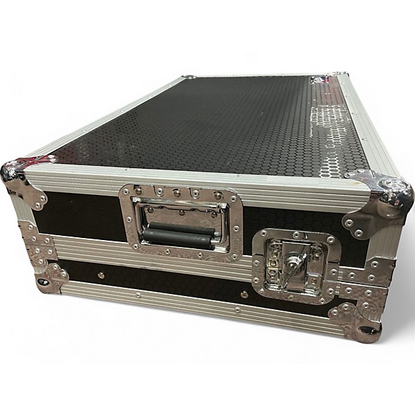 Headliner Used Headliner Low Profle Flight Case with Wheels DJ Case.gc