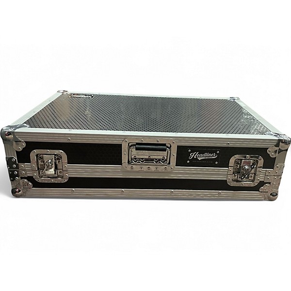 Headliner Used Headliner Low Profle Flight Case with Wheels DJ Case.gc