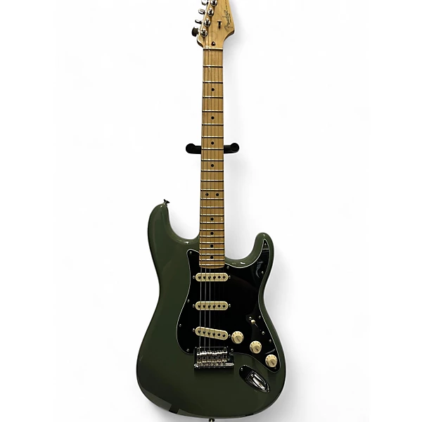 Fender Big Apple Stratocaster Solid Body Electric Guitar.gc