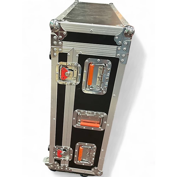 Gator Used Gator X 32 CASE W CASTERS Mixer Case.gc