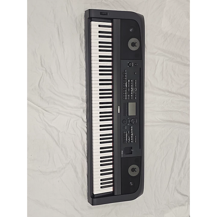 Xotic Used Yamaha DGX 670B Keyboard Workstation.gc