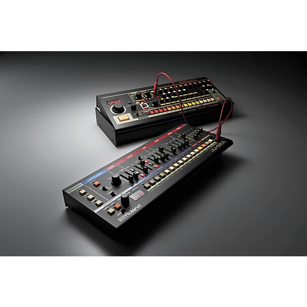 JU 06A Boutique Synthesizer with Decksaver Cover