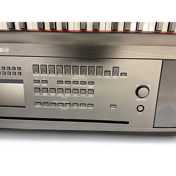 Yamaha Used Yamaha Portable Grand DGX670 Keyboard Workstation.gc