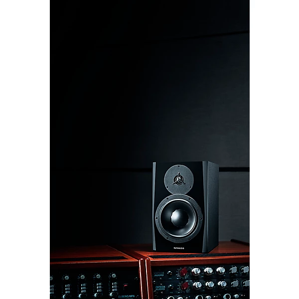 Dynaudio LYD 8 8 Powered Studio Monitor Each Black Level 1 L93484004000000.gc