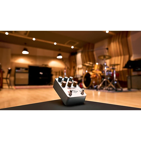 UAFX OX Stomp Dynamic Speaker Emulator Effects Pedal Silver