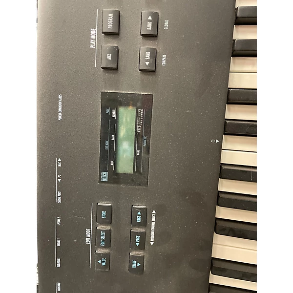 Alesis Used Alesis QS81 Keyboard Workstation.gc