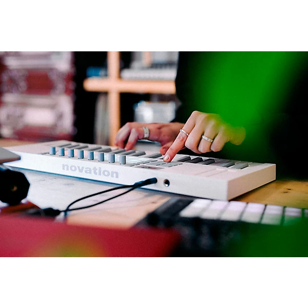 Launchkey Mini 37 MK4 Keyboard Controller White