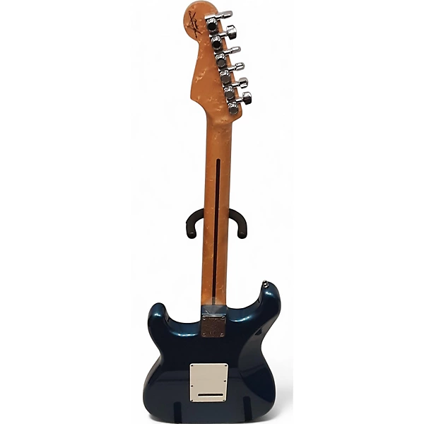 Fender CUSTOM DLX STRATOCASTER Solid Body Electric Guitar