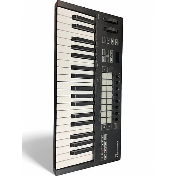 Novation Used Novation LAUNCHKEY 37 MIDI Controller