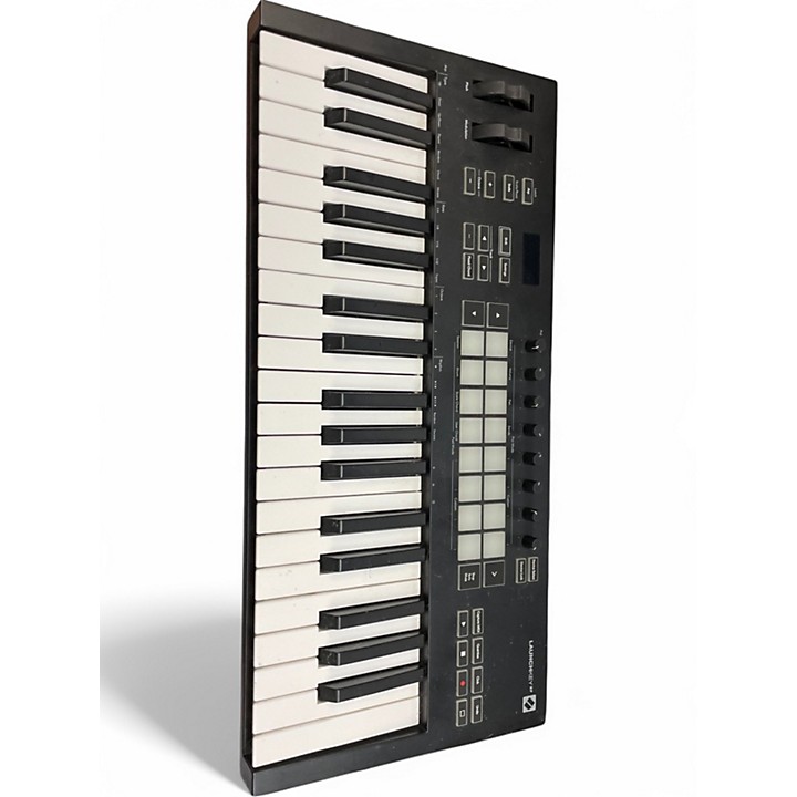 Novation Used Novation LAUNCHKEY 37 MIDI Controller