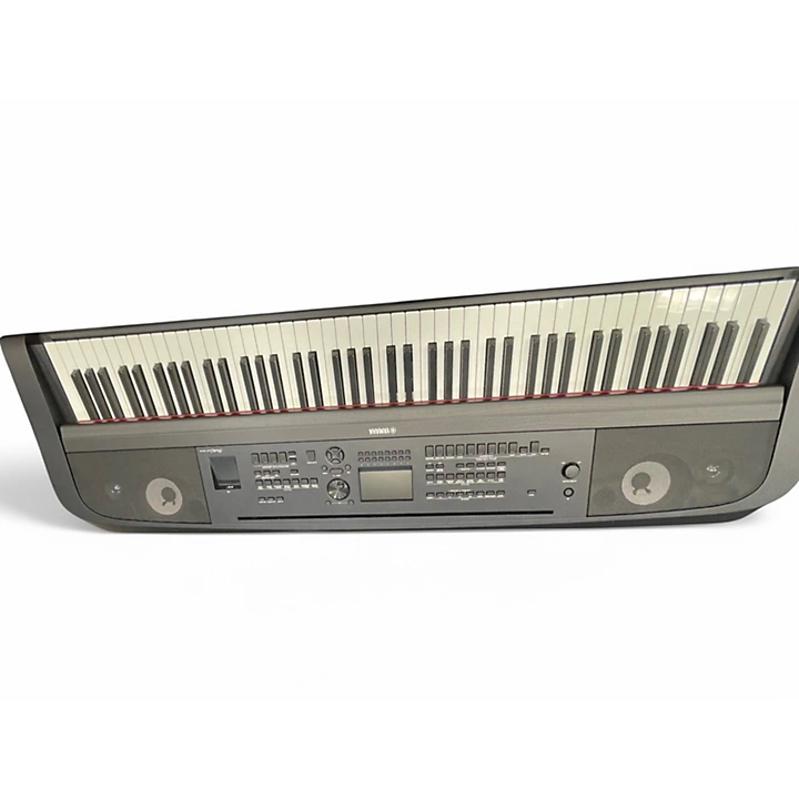 Yamaha Used Yamaha Portable Grand DGX670 Keyboard Workstation.gc