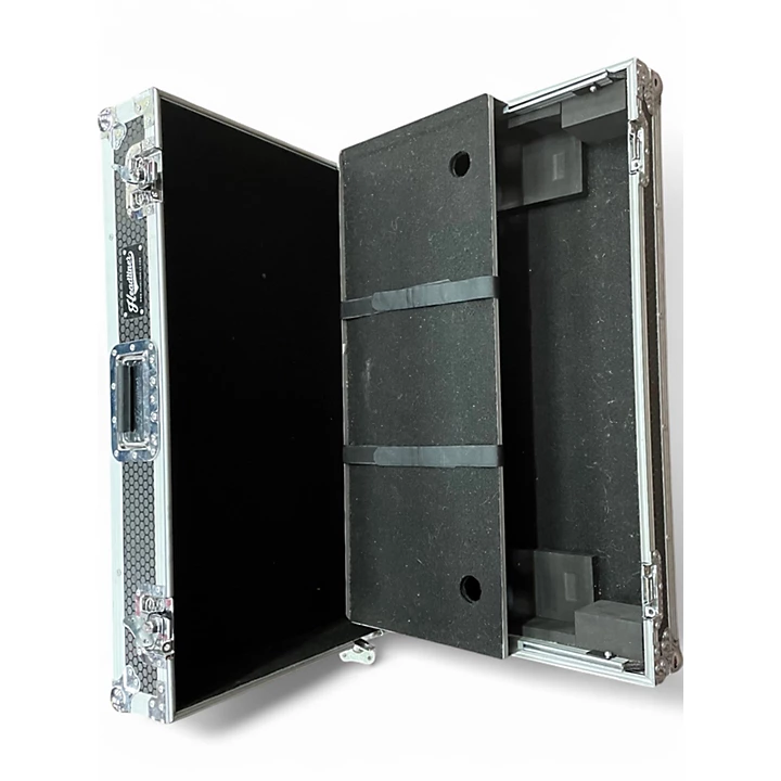 Headliner Used Headliner Low Profle Flight Case with Wheels DJ Case.gc