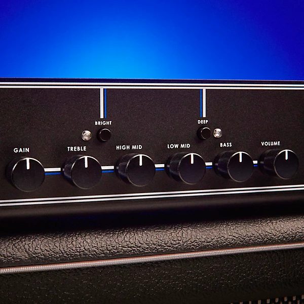 AG 700 V2 700W Bass Amp Head Black