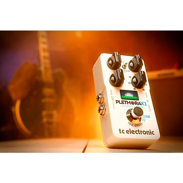 TC Electronic PLETHORA X1 TonePrint Loader and TC Guitar Effects Pedal Level 1 White M15954004001000.gc