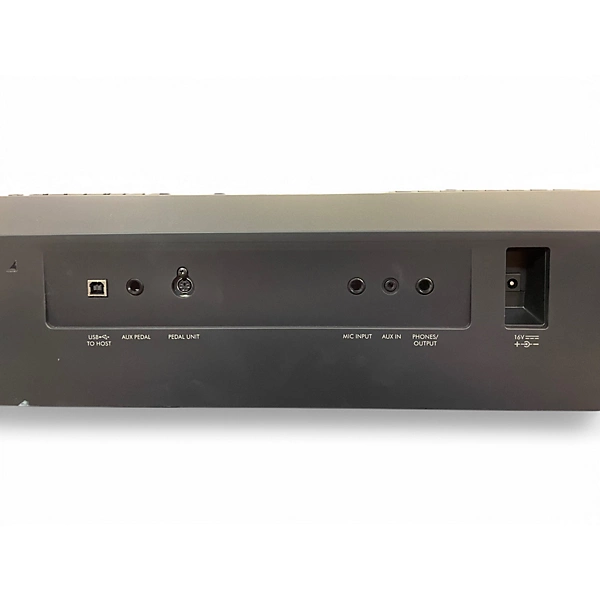 Yamaha Used Yamaha Portable Grand DGX670 Keyboard Workstation.gc