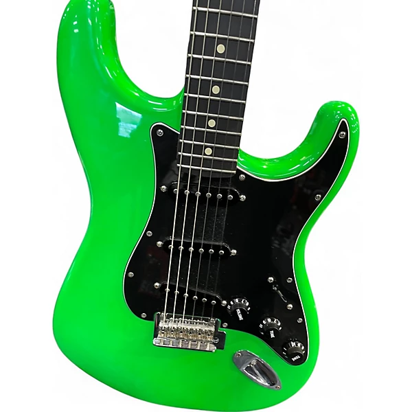 Fender Used Fender LIMITED EDITION STRAT NEON GREEN Solid Body Electric Guitar.gc