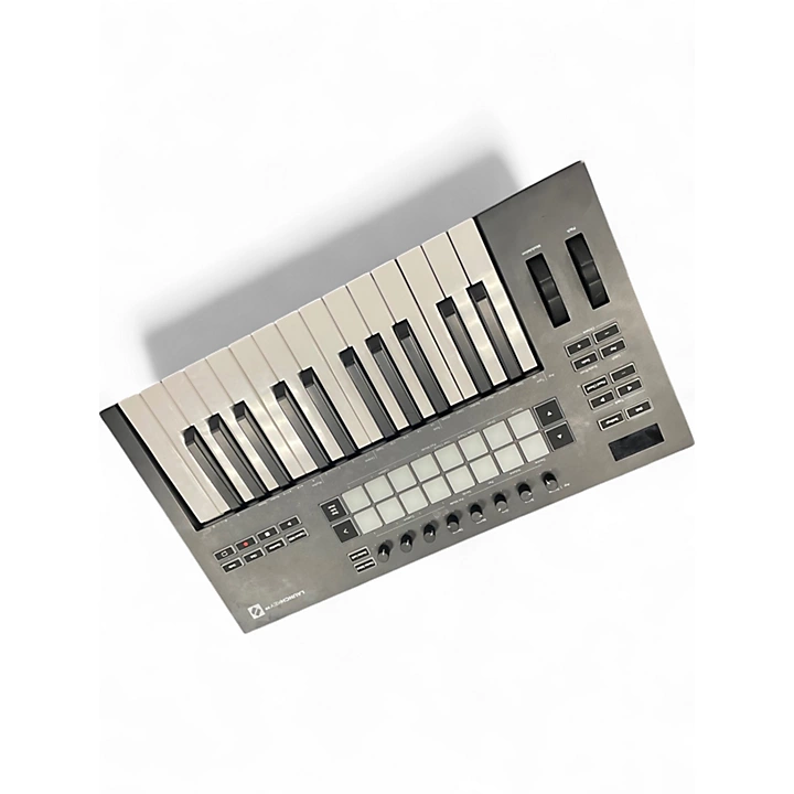 Novation Used Novation Launchkey 25 Key MIDI Controller