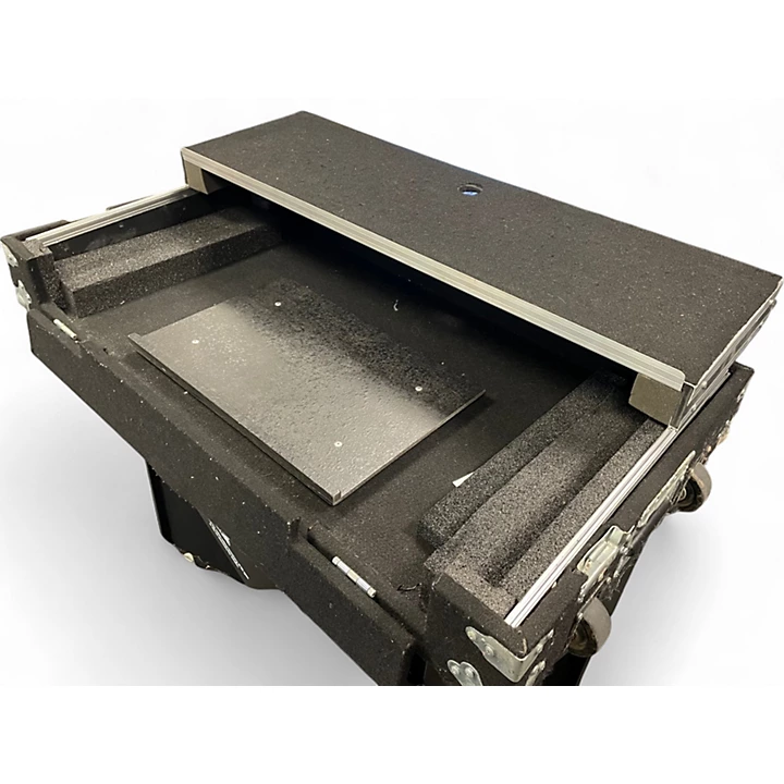 Grundorf Used Grundorf CARPETED ROAD CASE DJ Case.gc