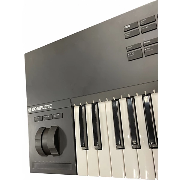 Native Instruments Used Native Instruments Komplete Kontrol S61 MIDI Controller