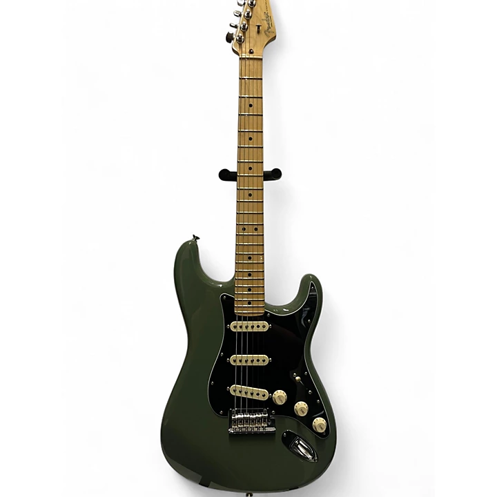 Fender Big Apple Stratocaster Solid Body Electric Guitar.gc