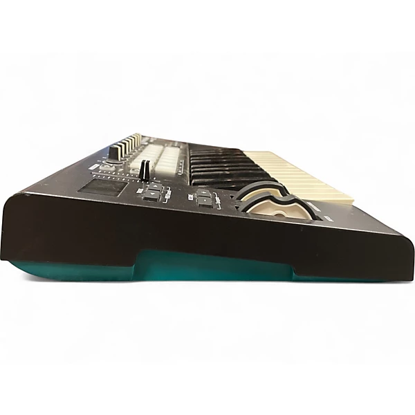 Novation Used Novation LAUNCHKEY 25 MK2 MIDI Controller